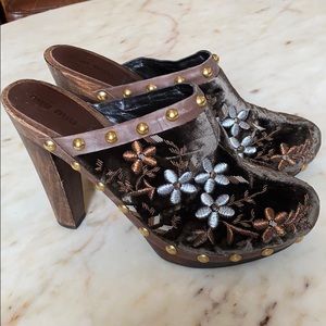 MIU MIU Embroidered Velvet Heels